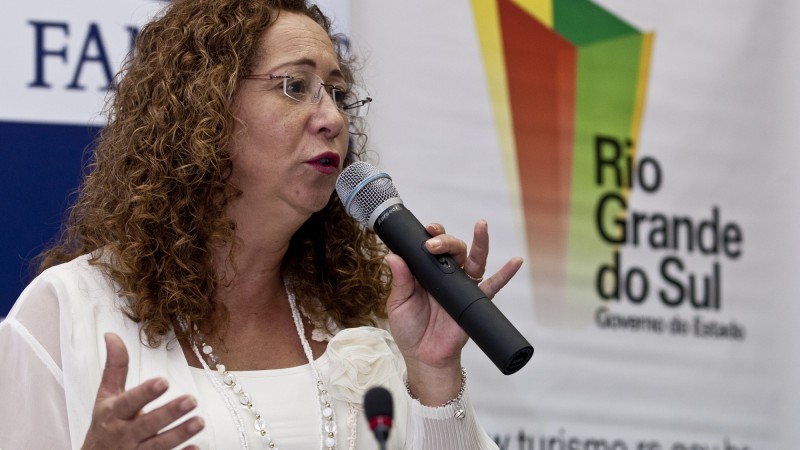 19.04.12: A Secretária de Estado do Turismo Abgail Pereira na abertura do Fórum Estadual do Turismo.