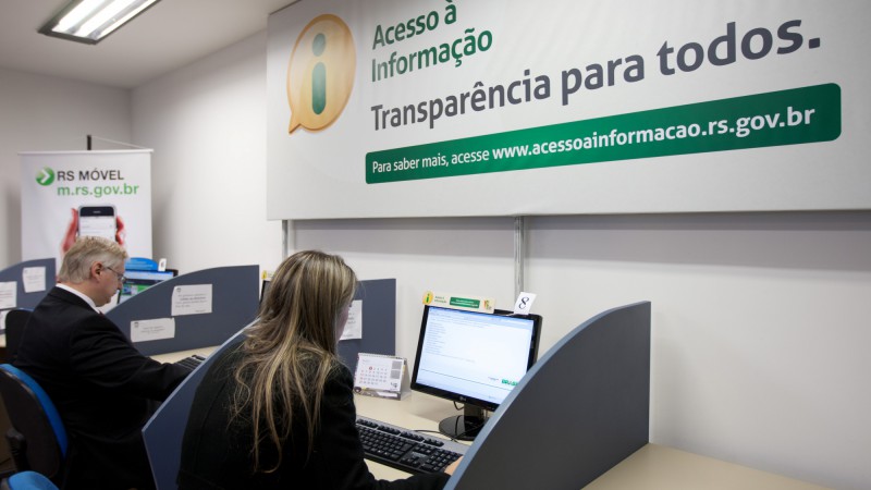 16.05.12: No Centro Administrativo Fernando Ferrari há um espaço específico para acessar o sistema eletrônico de dados públicos do Poder Executivo.