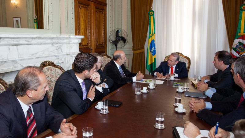 26.06.2012 Governador Tarso Genro recebe a direção da Souza Cruz no Palácio Piratini