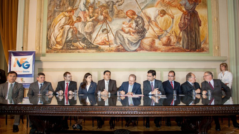16.08.2012 Governador Tarso Genro assina decreto que regulamenta o Programa de Cidadania Fiscal