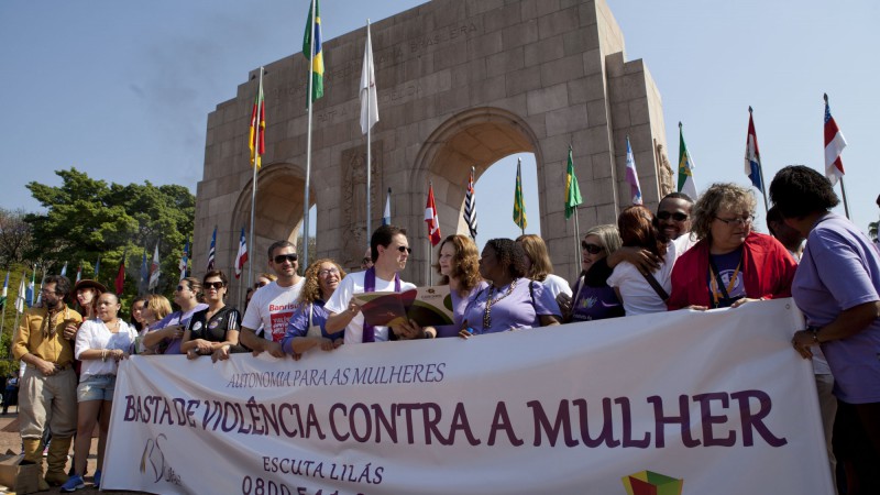 02.09.12: Marcha Basta de violência contra a mulher reúne Secretárias e Secretários de Estado, Conselheiras do CDES e feministas no brique da redenção.