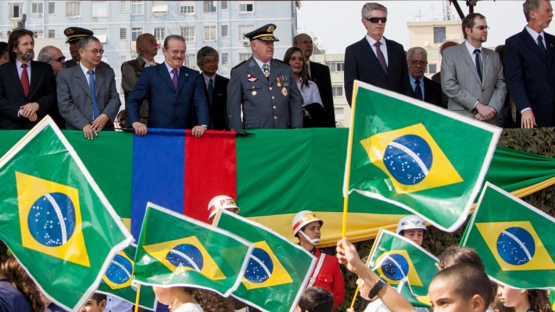 07.09.12 Governador Tarso Genro no desfile Cívico-Militar em comemoração à Semana da Pátria