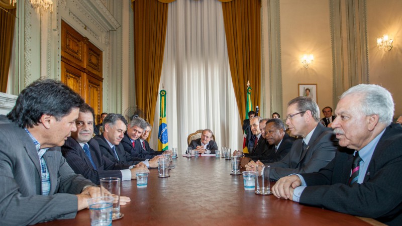 19.11.12 Governador Tarso Genro durante ato de assinatura de contrato entre a Corsan e a Prefeitura de São Borja