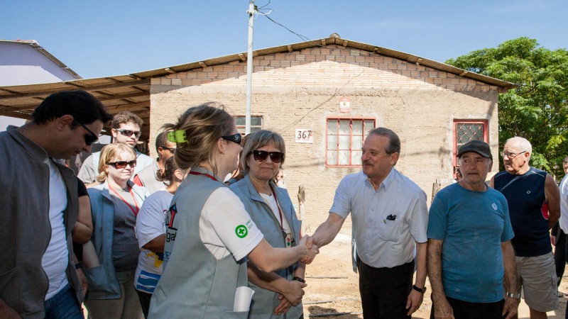 22.11.2012 Governador Tarso Genro durante cerimônia de entrega da obra do Programa Energia Legal - Luz Para Todos Urbano na Lomba do Pinheiro