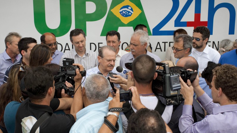 04.12.2012 Governador Tarso Genro entrega de equipamentos na UPA de Vacaria