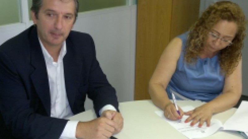 A secretária do Turismo, Abgail Pereira, assinou nesta sexta-feira (14), termo de cooperação técnica com o coordenador de Turismo e Hotelaria, da Faculdade Estácio/Fargs, Ralf Gutschwager, visando a realização de uma pesquisa para o levantamento do