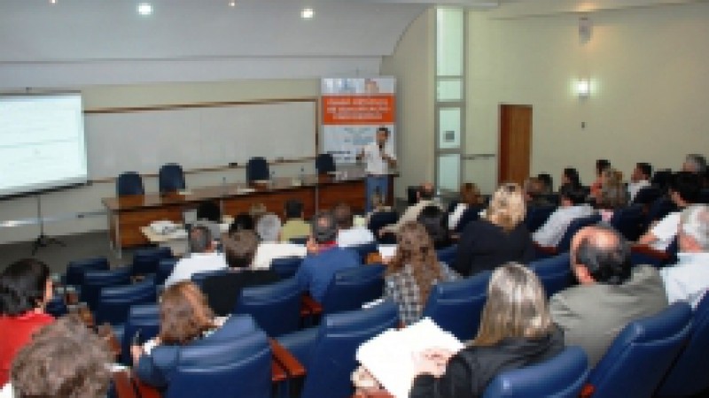 A Secretaria do Trabalho e do Desenvolvimento Social (STDS) reuniu, na terça-feira (13), em Porto Alegre, administradores municipais que possuem alunos matriculados em cursos de qualificação profissional do Programa Nacional de Acesso ao Ensino Técnico e