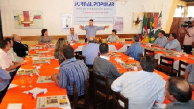 O governador em exerc&iacute;cio, Alexandre Postal, participou neste s&aacute;bado (10) de evento que reuniu prefeitos e vices eleitos da Encosta Superior do Nordeste, regi&atilde;o que engloba 19 munic&iacute;pios. Organizado pelo Jornal Popular, de Nova Prata, o encontro