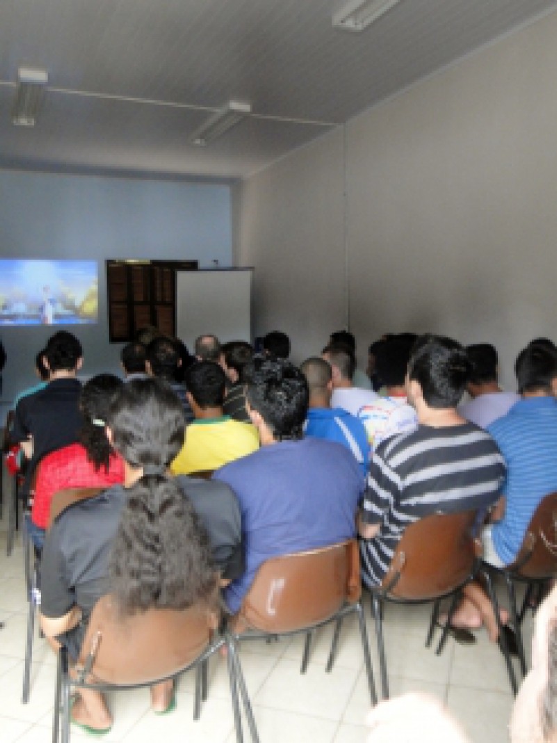 O Instituto Penal irmão Miguel Dario, situado em Porto Alegre, promove até esta quinta-feira (1º), sessões de cinema para 80 apenados dos regimes aberto e semiaberto, com exibição do filme brasileiro Meu Nome Não É Johnny. A película, lançada em