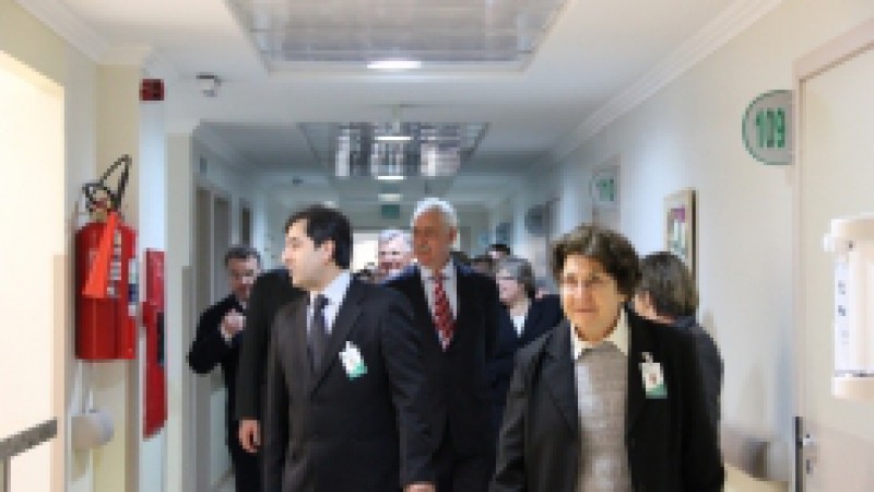 O Hospital Independência, em Porto Alegre, foi reaberto na manhã desta sexta-feira (28), oferecendo 90 leitos para internação e 10 para a Unidade de Terapia Intensiva (UTI). O atendimento no hospital será realizado, inicialmente, com a prestação de