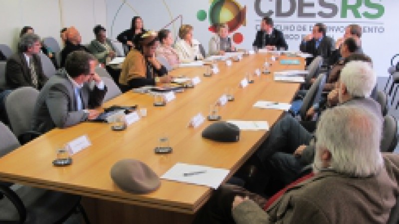 A elabora&ccedil;&atilde;o do Plano Estadual de Seguran&ccedil;a Alimentar e Nutricional foi debatida, nesta ter&ccedil;a-feira (25), no Conselho de Desenvolvimento Econ&ocirc;mico e Social (CDES-RS). A atividade reuniu conselheiros da C&acirc;mara Tem&aacute;tica Economias do Campo, integrantes do
