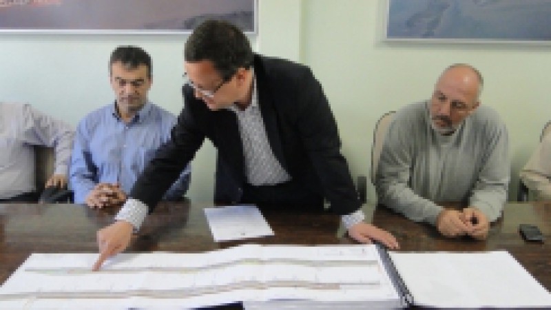 O secret&aacute;rio de Infraestrutura e Log&iacute;stica do RS (Seinfra), Beto Albuquerque, apresentou nesta quinta-feira (13), em Rio Grande, o projeto executivo das obras de duplica&ccedil;&atilde;o da ERS-734, entre Rio Grande e o balne&aacute;rio do Cassino. O Governo do Estado