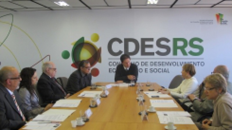A política internacional do Rio Grande do Sul receberá contribuições da sociedade, por meio do Conselho de Desenvolvimento Econômico e Social (Cdes-RS). O tema foi debatido nesta quinta-feira (30/08), em reunião do Comitê Gestor do Pleno do Conselhão. O