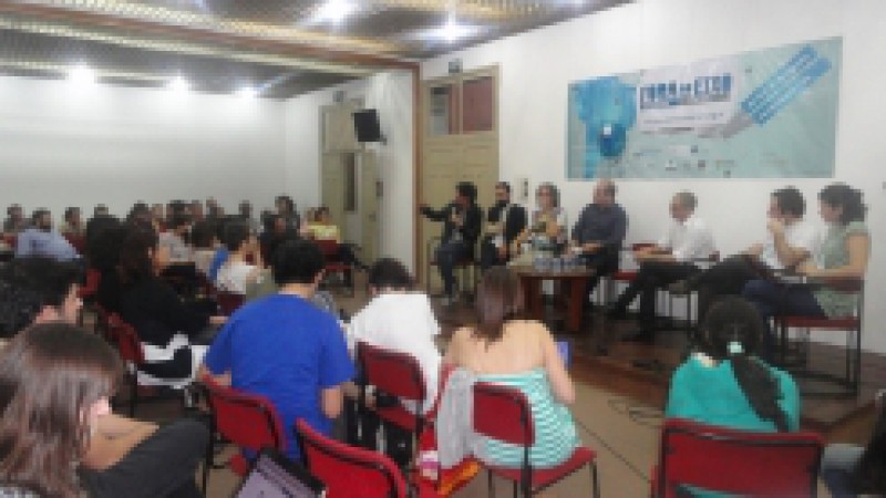 Um panorama sobre a elaboração de um circuito cultural reunindo as pluralidades dos países para o desenvolvimento de uma arquitetura de redes é um dos temas ddo Congresso Fora do Eixo Cone Sul, que ocorre até segunda-feira (19) em Porto Alegre. Na