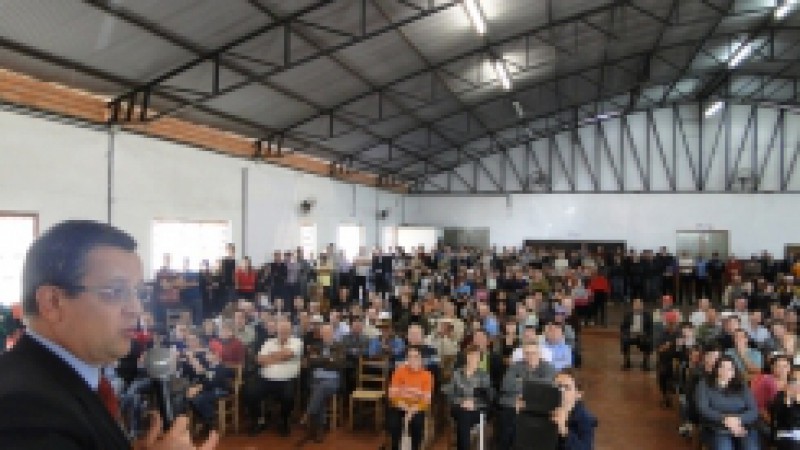 O secretário de Infraestrutura e Logística do RS (Seinfra), Beto Albuquerque, assinou na manhã desta terça-feira (14), a ordem de reinício das obras de asfaltamento do acesso municipal a Nicolau Vergueiro, na Região Alto da Serra do Botucaraí, na