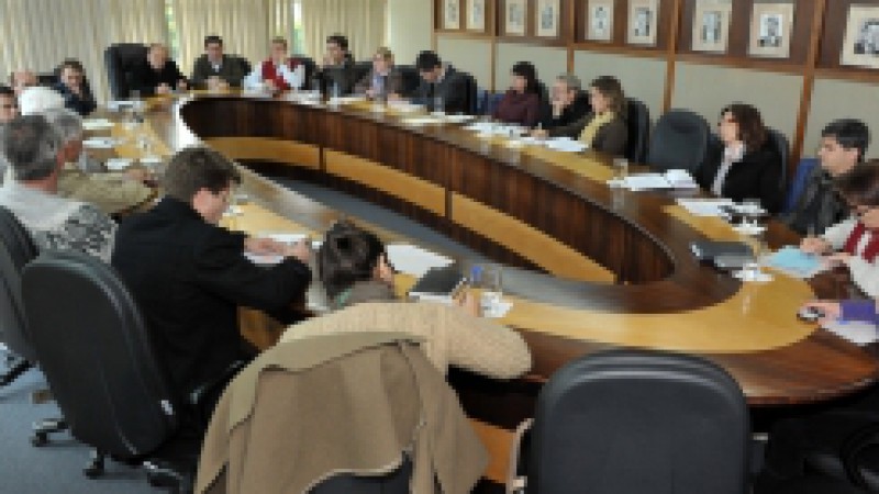 A Comiss&atilde;o Executiva da Expointer 2012 realizar&aacute; um semin&aacute;rio sobre Sucess&atilde;o Familiar Rural no dia 30 de agosto, &agrave;s 14h, no audit&oacute;rio do Centro Administrativo do Parque de Exposi&ccedil;&otilde;es Assis Brasil, em Esteio. A reuni&atilde;o preparat&oacute;ria aconteceu nessa