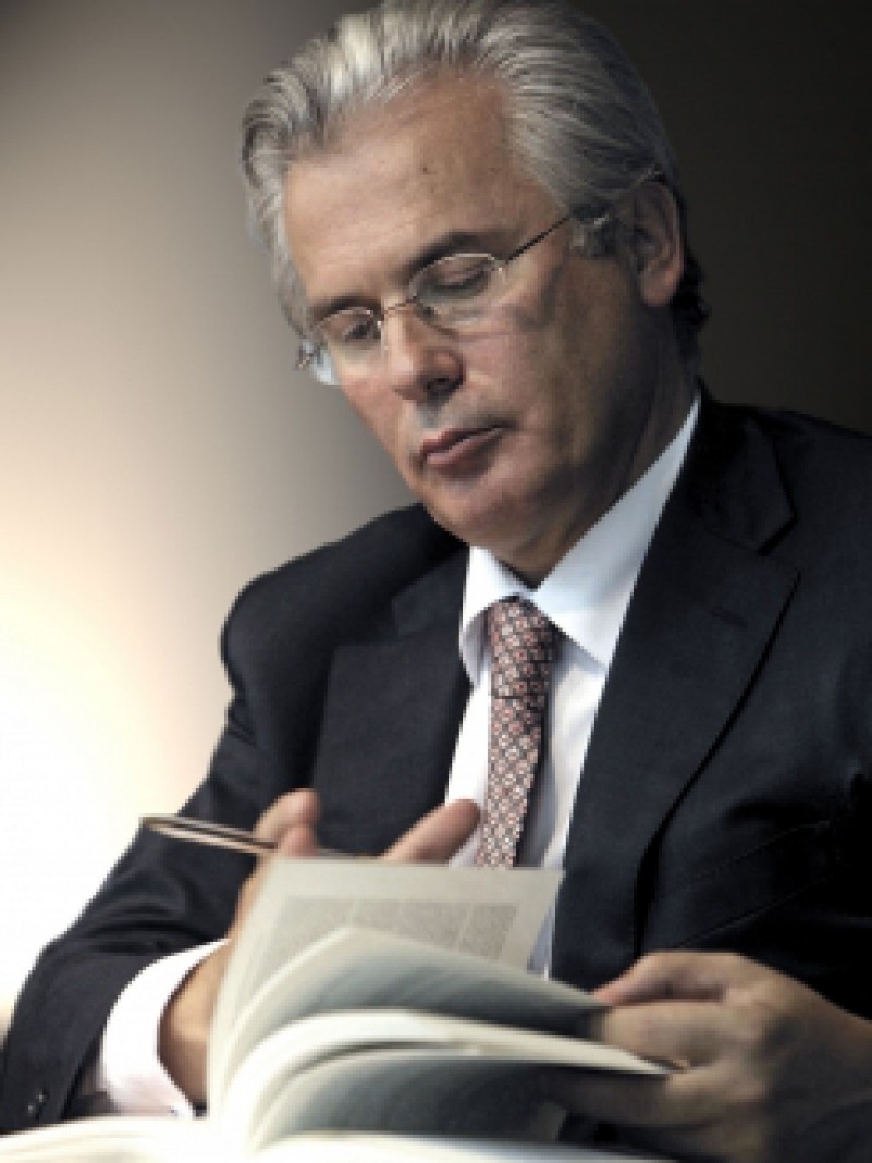 Magistrado reconhecido internacionalmente pela aplicação do princípio da jurisdição universal no combate à corrupção e pela luta contra a impunidade em crimes que lesaram direitos humanos, o juiz espanhol Baltasar Garzón será homenageado pelo Governo do