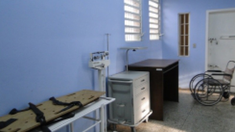 A enfermaria da Penitenciária Modulada de Uruguaiana (PMU) realiza, em média, 250 atendimentos aos apenados por mês. Os trabalhos envolvem curativos, aferição de pressão, coletas de sangue, prevenção e tratamento à tuberculose, diabetes e HIV. O foco na