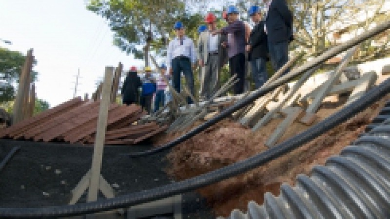 O secretário de Infraestrutura e Logística (Seinfra), Beto Albuquerque, o presidente do Grupo CEEE, Sergio Souza Dias, e diretores da empresa visitaram na tarde de sexta-feira (04), as obras da implantação de uma linha de transmissão subterrânea na zona