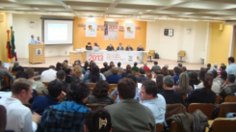 A região do Litoral elegeu, na noite dessa quinta-feira (26), as prioridades para o Orçamento estadual de 2013. Promovida pela Secretaria de Planejamento, Gestão e Participação Popular (Seplag), a audiência pública regional reuniu cerca de 180