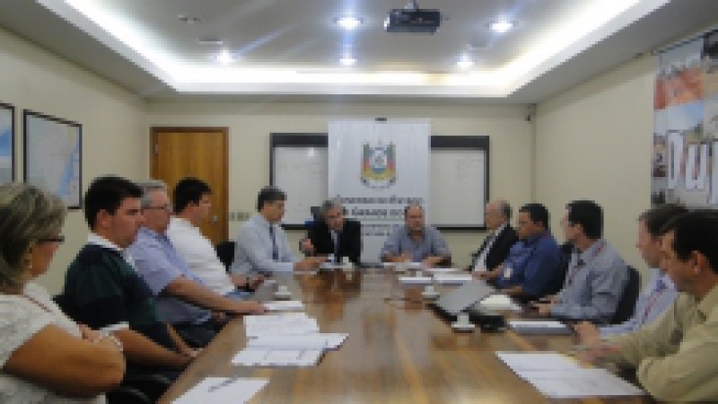 O secretário adjunto de Infraestrutura e Logística do RS (Seinfra), Claudemir Bragagnolo, reuniu-se ao final da tarde desta quarta-feira (18), com representantes do setor energético, do poder legislativo e dos produtores rurais da região das Missões,