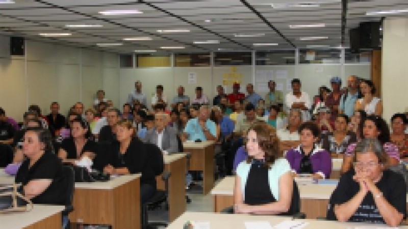 A primeira-dama, Sandra Genro, participou do 1° Encontro de Filhos Separados dos Pais pela Hanseníase, na terça-feira (17), na Secretaria de Justiça e Direitos Humanos, em Porto Alegre. O encontro, organizando em parceria com o Movimento de Reintegração