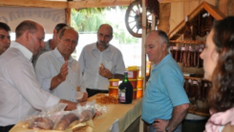 O secret&aacute;rio de Desenvolvimento Rural, Pesca e Cooperativismo (SDR), Ivar Pavan, vai abrir, oficialmente, nesta sexta-feira (13), a Feira da Ind&uacute;stria, Com&eacute;rcio e do Mel (Feicomel), no munic&iacute;pio de Constantina. Nessa quinta (12), o titular palestrou no