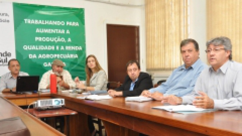 O Programa Estadual de Incremento da Qualidade Genética da Pecuária de Carne e Leite (Dissemina) foi apresentado aos coordenadores técnicos das Câmaras Setoriais e Temáticas da Secretaria da Agricultura, Pecuária e Agronegócio (Seapa), nesta quarta-feira