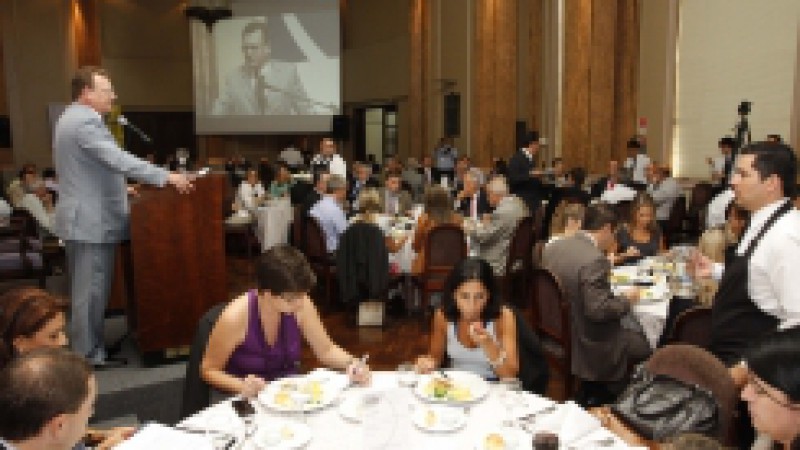 Convidado do evento Tá na Mesa, promovido pela Federasul, nesta quarta-feira (4), o secretário da Agricultura, Pecuária e Agronegócio, Luiz Fernando Mainardi, disse que o desafio do Rio Grande do Sul é investir em tecnologias para atender à demanda por