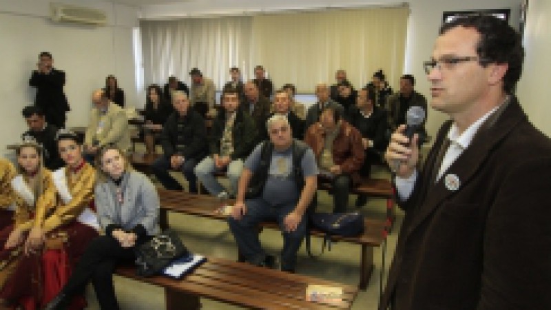 O Ministério da Agricultura (Mapa) confirmou a ampliação do programa Milho de Balcão, que passará a disponibilizar 27 toneladas mensais para cada produtor, ao preço de R$ 21,00 a saca. A medida, de enfrentamento aos efeitos da estiagem, foi anunciada em