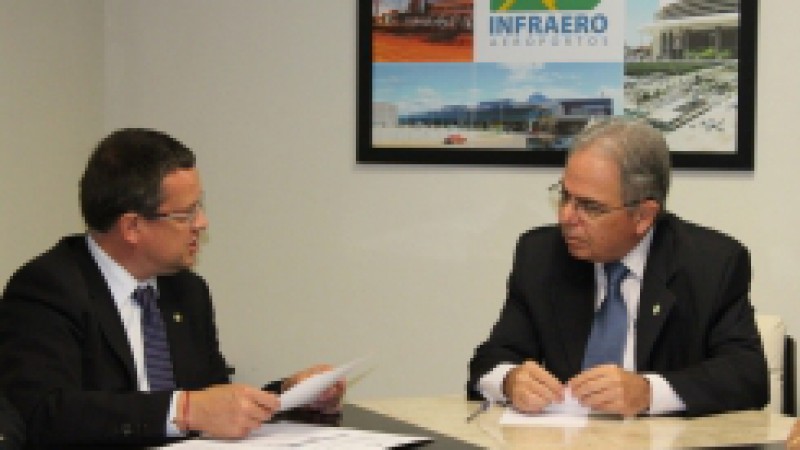Durante reunião em Brasília com o secretário de Infraestrutura e Logística do RS, Beto Albuquerque, nesta quinta-feira (15), o presidente da Infraero, Antônio Gustavo Matos do Vale, afirmou que o Governo Federal tem interesse em executar o projeto do