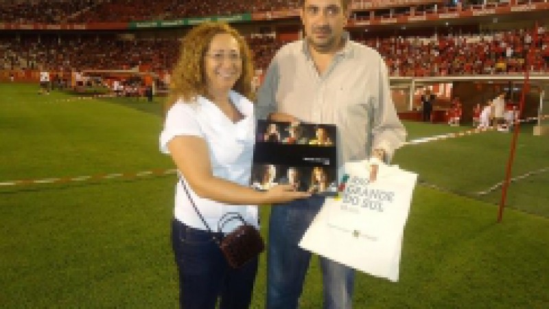 A Secretaria do Turismo (Setur), em parceria com a Assessoria de Imprensa do Sport Club Internacional, realizou, na noite de terça-feira (13), a segunda ação de divulgação dos atrativos turísticos do Rio Grande do Sul para as equipes que vêm enfrentar o