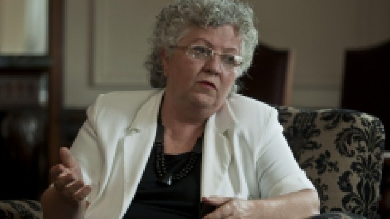 A secret&aacute;ria estadual de Comunica&ccedil;&atilde;o e Inclus&atilde;o Digital, Vera Spolidoro, participou nesta segunda-feira (12) da reuni&atilde;o mensal do Conselho Deliberativo da Funda&ccedil;&atilde;o Cultural Piratini, em que defendeu o car&aacute;ter p&uacute;blico da TVE e da FM Cultura. Vera lembrou