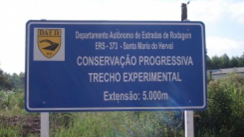 A pavimentação de um trecho da ERS-373, em Santa Maria do Herval, foi acompanhada na última sexta-feira (09) pelo diretor-geral do Departamento Autônomo de Estradas e Rodagens (Daer), José Francisco Thormann, juntamente com a comissão de obras da