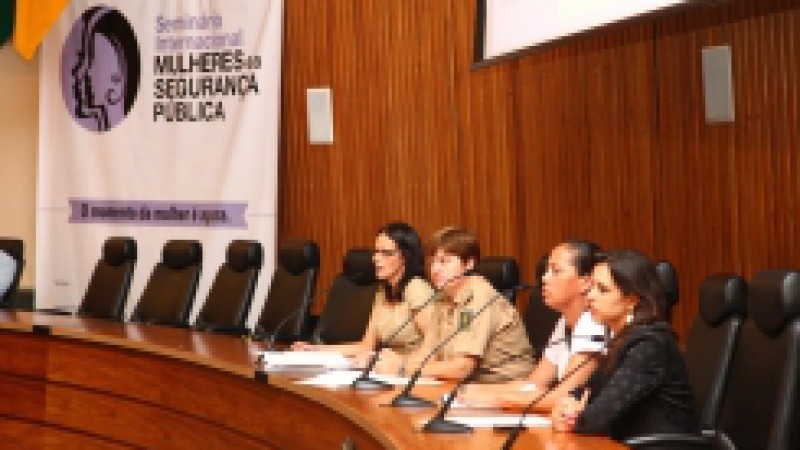 No painel sobre perspectivas femininas nas carreiras da segurança pública, a tenente-coronel da BM Ana Hass, a corregedora do Instituto-Geral de Perícias, Andréa Brochier Machado, a delegada penitenciária feminina, Maria José Diniz, e a delegada de