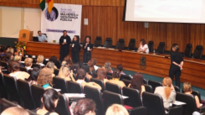 A palestra As mulheres do Bope - Uma visão feminina na Polícia Militar do Rio de Janeiro atraiu as atenções do público que participou do Seminário Internacional Mulheres e a Segurança Pública, durante o segundo dia de dabates, nesta quarta-feira (07). O