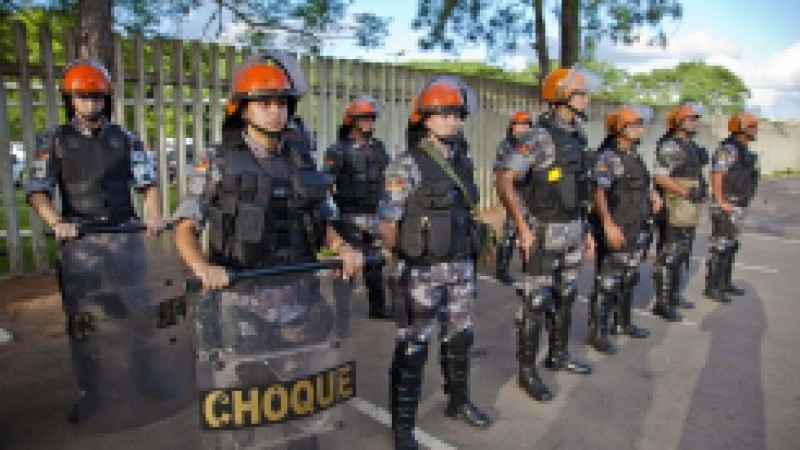 A primeira-dama, Sandra Genro, e o Coletivo Fotográfico Nondogma participam do Seminário Internacional Mulheres e a Segurança com uma exposição de fotografia retratando o trabalho das servidoras da segurança pública no Estado. As 38 imagens foram