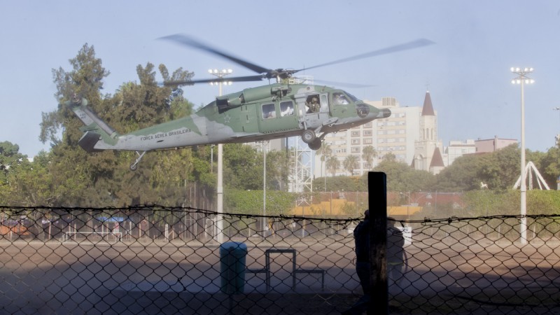 27.01.13: Feridos no incêndio em boate de Santa Maria chegam em helicópteros da Força Aérea Brasileira para serem atendidos nos hospitais da capital.