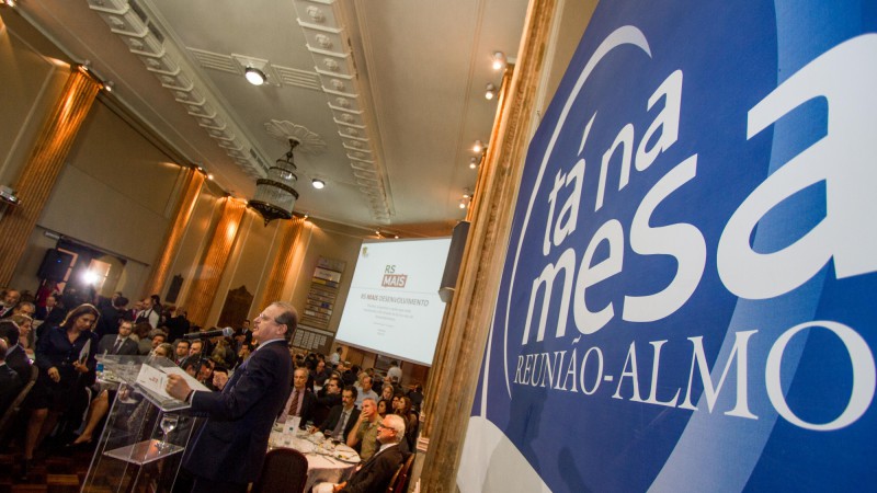 20.03.2013 Governador Tarso Genro durante reuni&atilde;o-almo&ccedil;o T&aacute; na Mesa