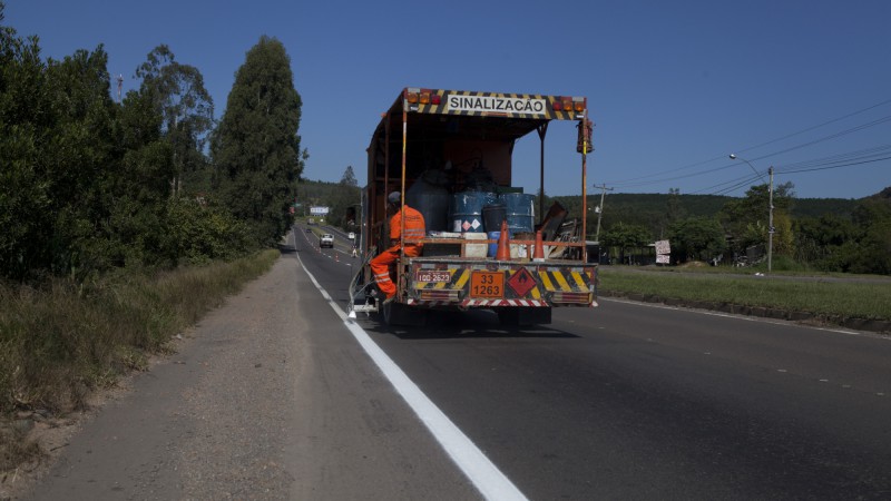 Empresa Ga&uacute;cha de Rodovias conclui sinaliza&ccedil;&atilde;o horizontal da ERS-122.