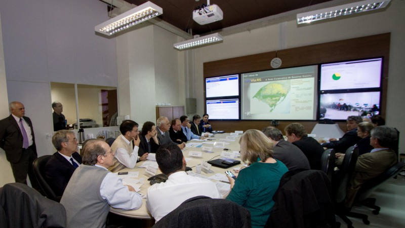 25.06.2013 Governador Tarso Genro durante reuni&atilde;o na Sala de Gest&atilde;o