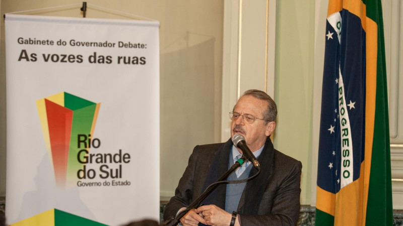 2013.07.22 Governador Tarso Genro durante Gabinete do Governador Debate