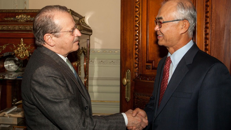 2013.07.30 Governador Tarso Genro recebe o Embaixador da Rep&uacute;blica da Coreia do Sul no Brasil, Bon-woo Koo