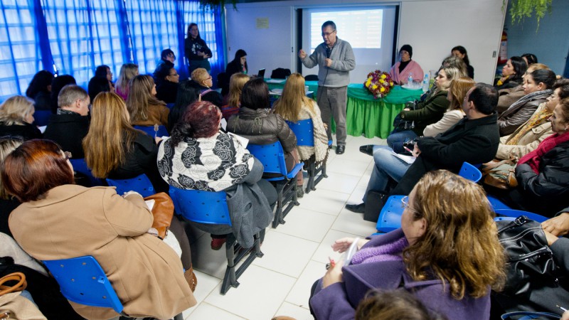 27.08.13: Secretário Jose Clovis de Azevedo participa de formação de diretores na escola de Educação Básica Gentil Viegas.