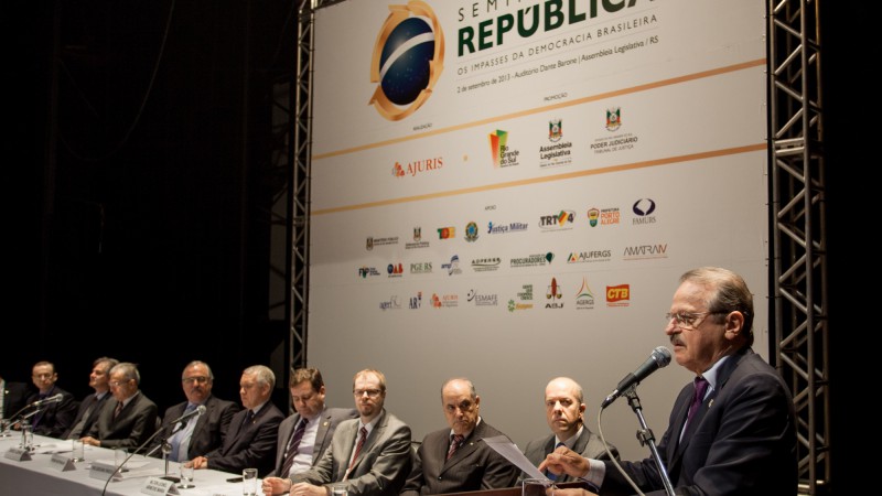 02.09.2013 Governador Tarso Genro participa da conferência de abertura do Seminário República - os impasses da democracia brasileira - AJURIS