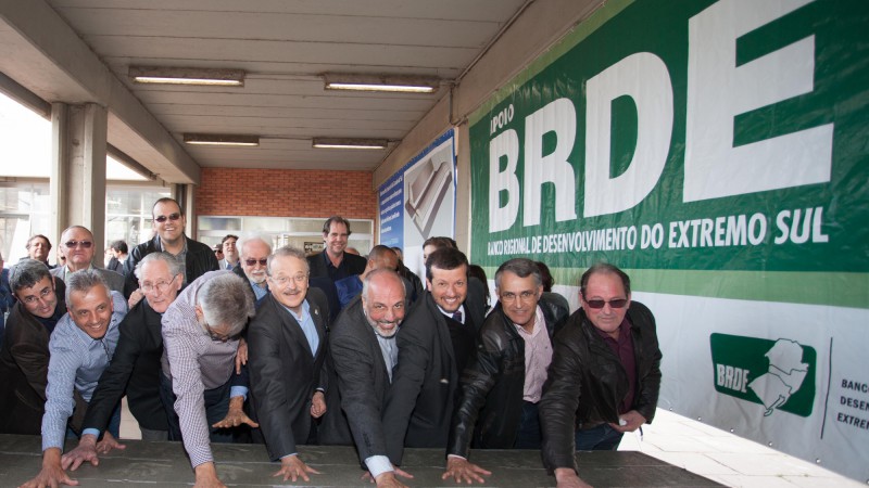 Governador Tarso Genro visita obras financiadas pelo BRDE