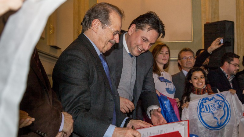 25.09.2013 Governador Tarso Genro sanciona a Lei do Passe Livre