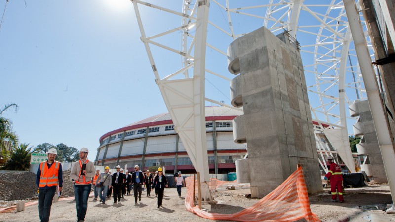 08.10.13: Técnicos da Fifa e COL avaliam questões operacionais do Beira-Rio para a Copa 2014.
