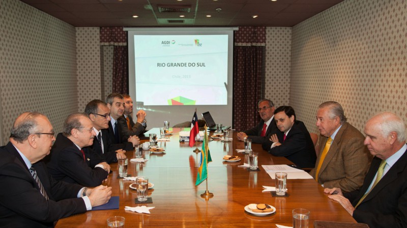 09.10.13 Governador Tarso Genro durante reunião na Federação da Industria Chilena