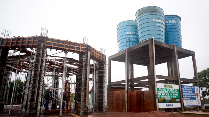 24.10.13: Governador Tarso Genro visita obras de abastecimento de água e tratamento de esgoto.